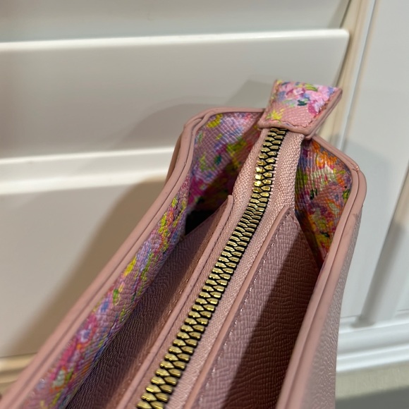 Betsey Johnson Tote - Picture 13 of 16